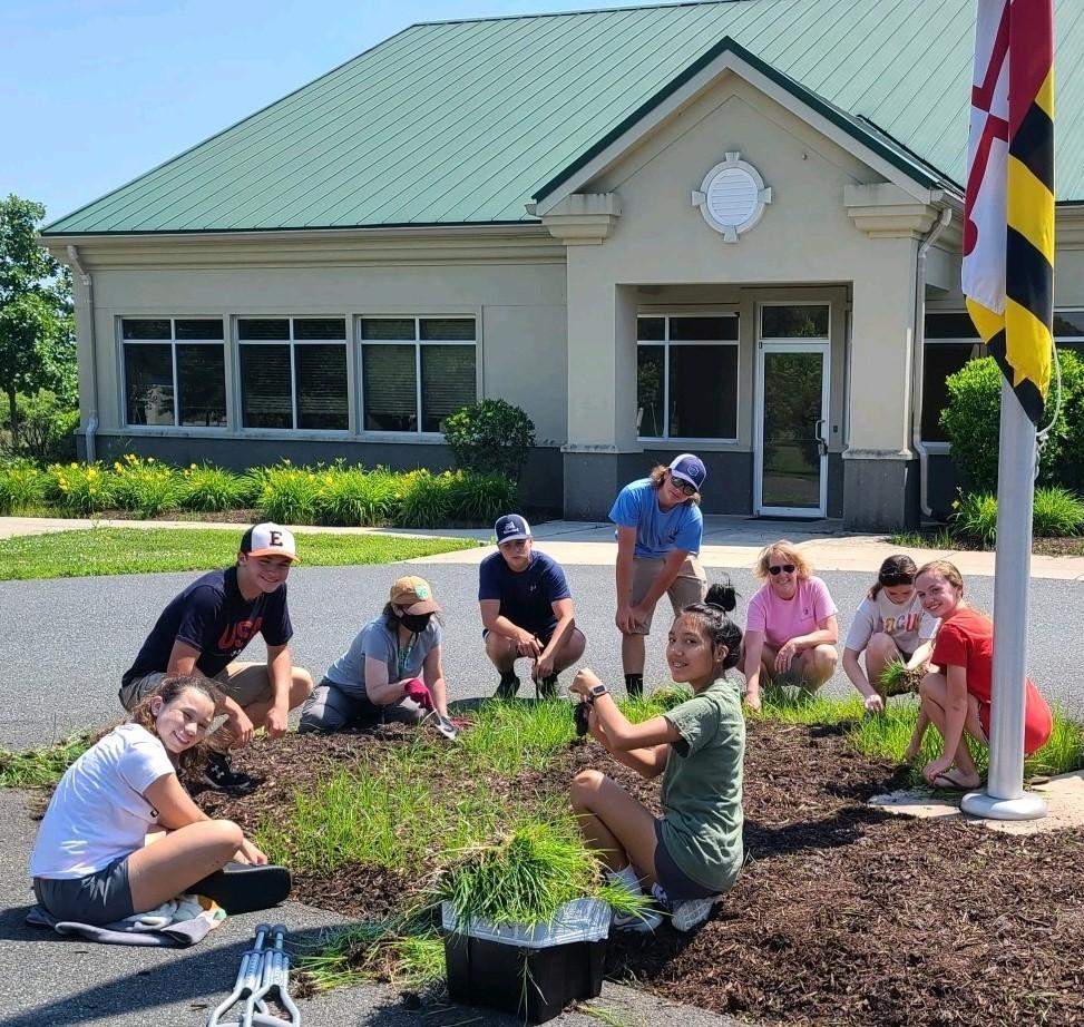 Youth Participating in Gardening and Horticulture Projects - Youth work with 4-H volunteers to explore careers. These youth are exploring careers in horticulture by participating in hands-on gardening experiences.