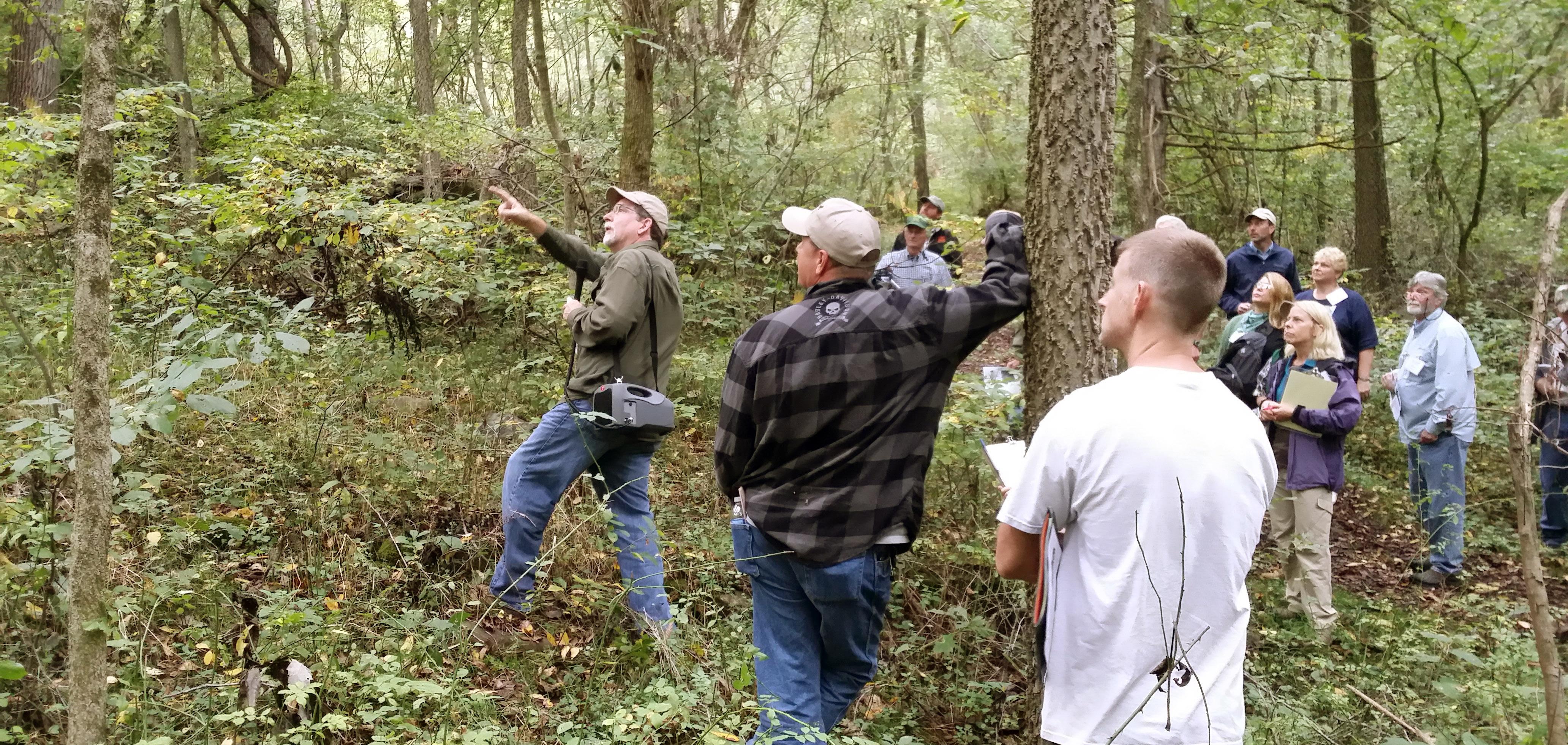 Jonathan Kays leads a Maryland Woodland Stewards field trip.